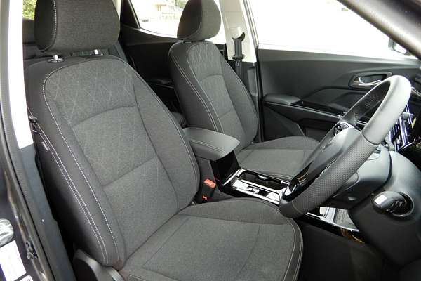 2025 Mahindra XUV 3XO AX5L