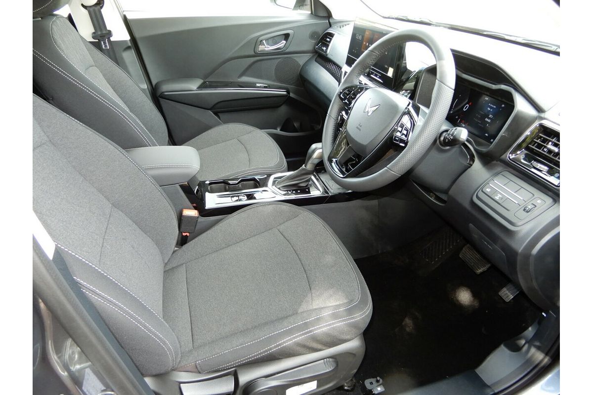 2025 Mahindra XUV 3XO AX5L