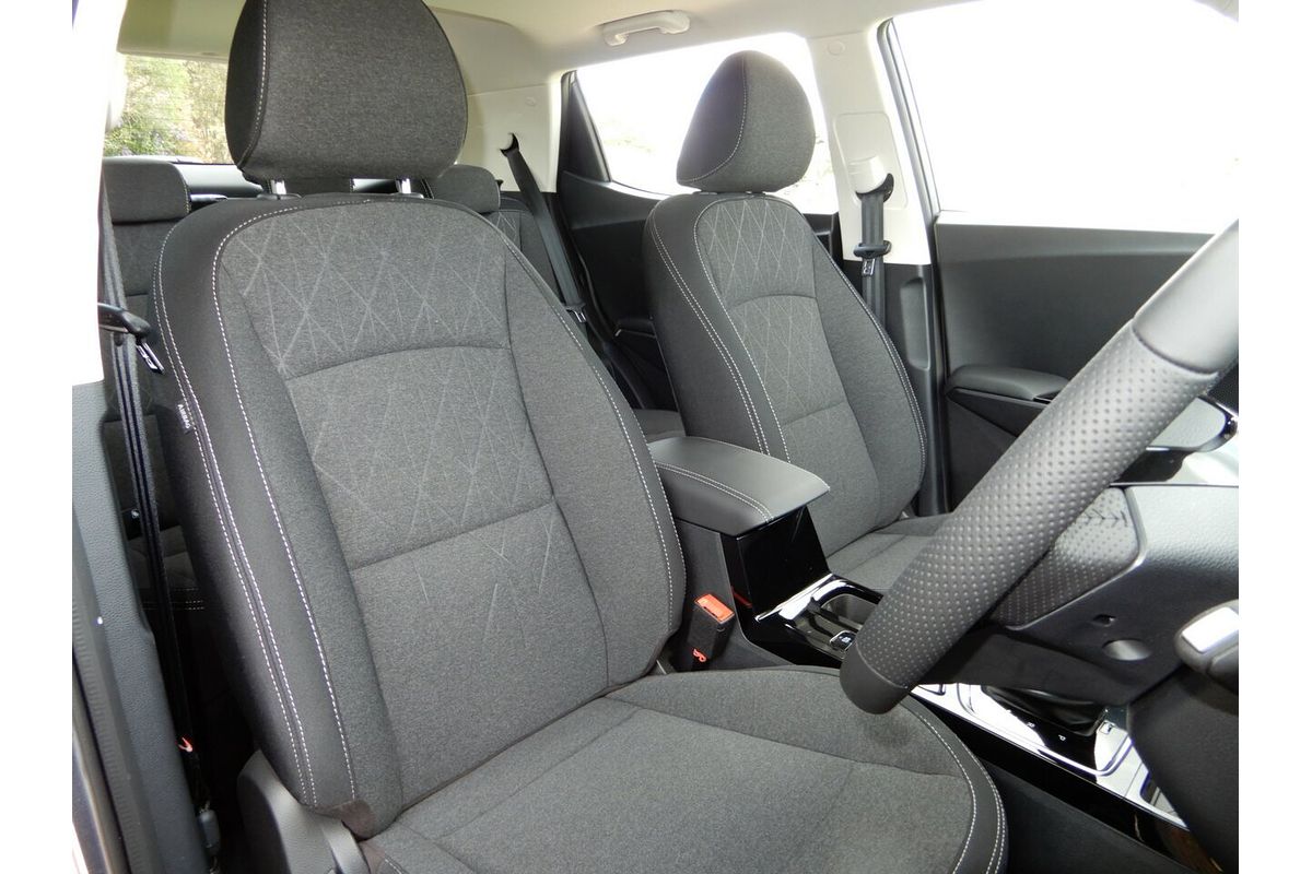 2025 Mahindra XUV 3XO AX5L