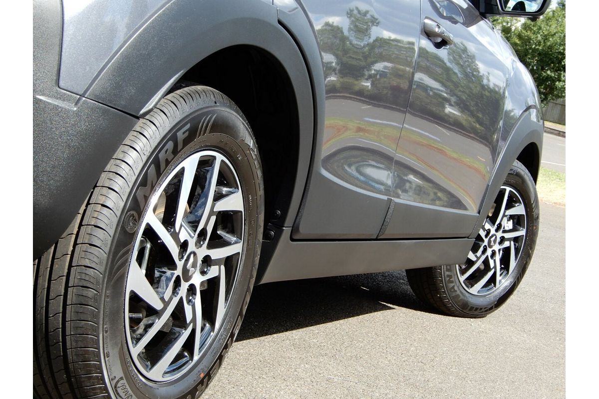 2025 Mahindra XUV 3XO AX5L