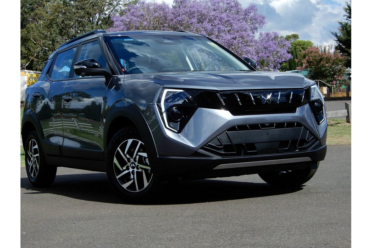 2025 Mahindra XUV 3XO AX5L