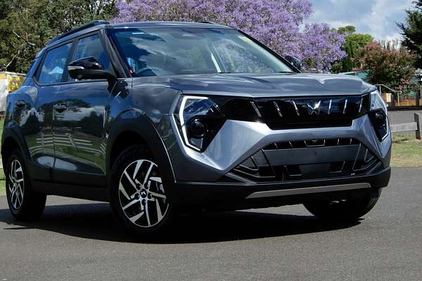 2025 Mahindra XUV 3XO AX5L