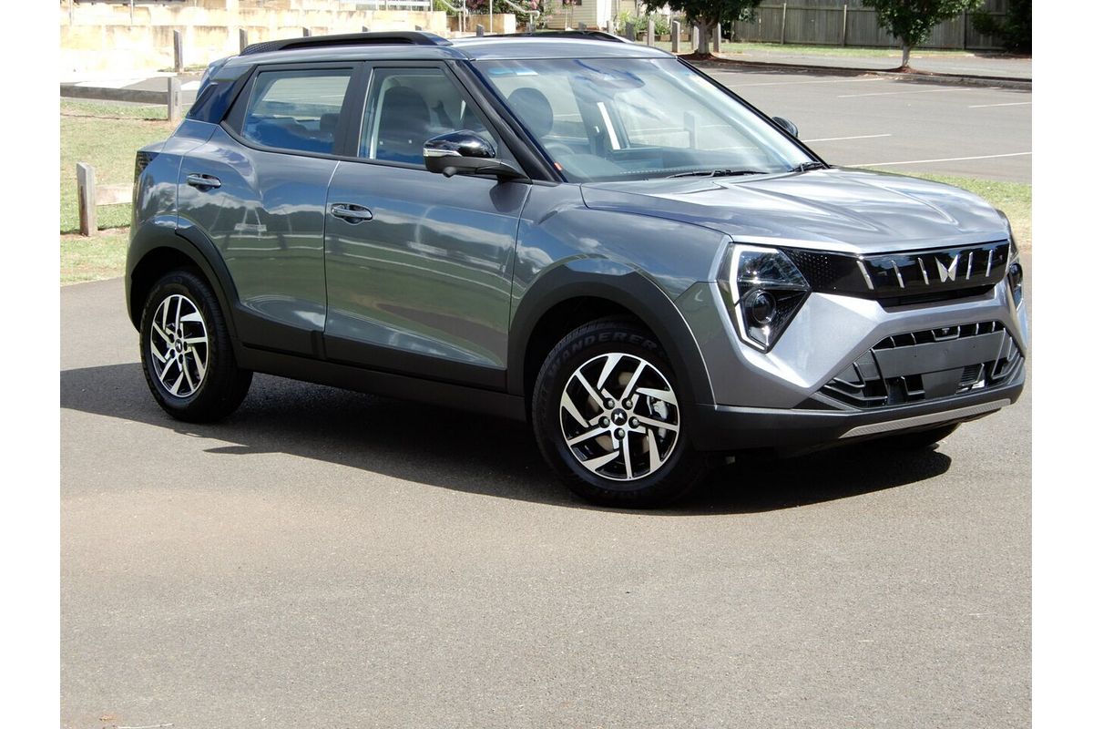 2025 Mahindra XUV 3XO AX5L