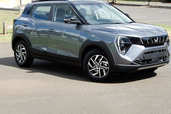 2025 Mahindra XUV 3XO AX5L