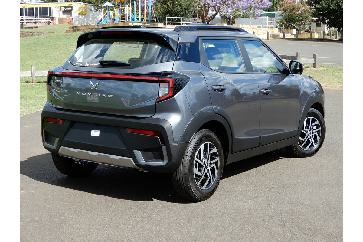 2025 Mahindra XUV 3XO AX5L