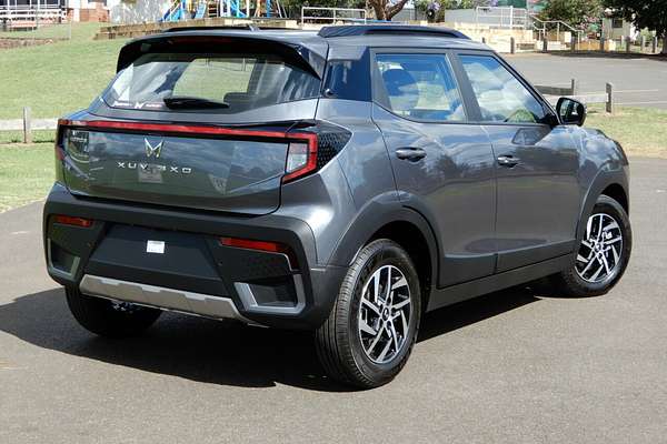 2025 Mahindra XUV 3XO AX5L