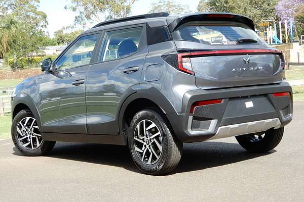 2025 Mahindra XUV 3XO AX5L