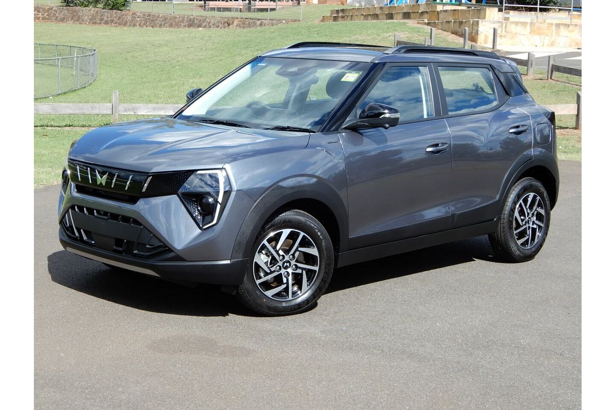 2025 Mahindra XUV 3XO AX5L