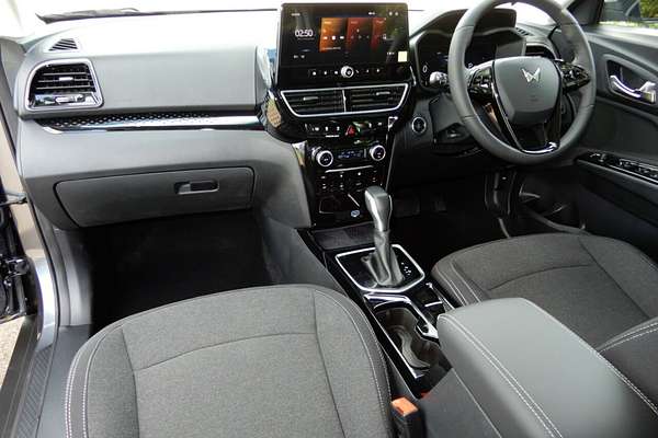 2025 Mahindra XUV 3XO AX5L