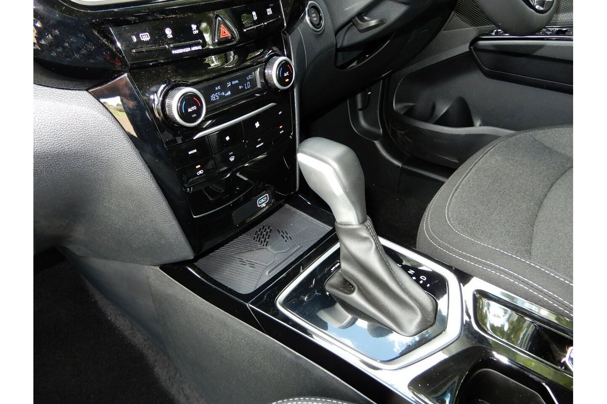 2025 Mahindra XUV 3XO AX5L