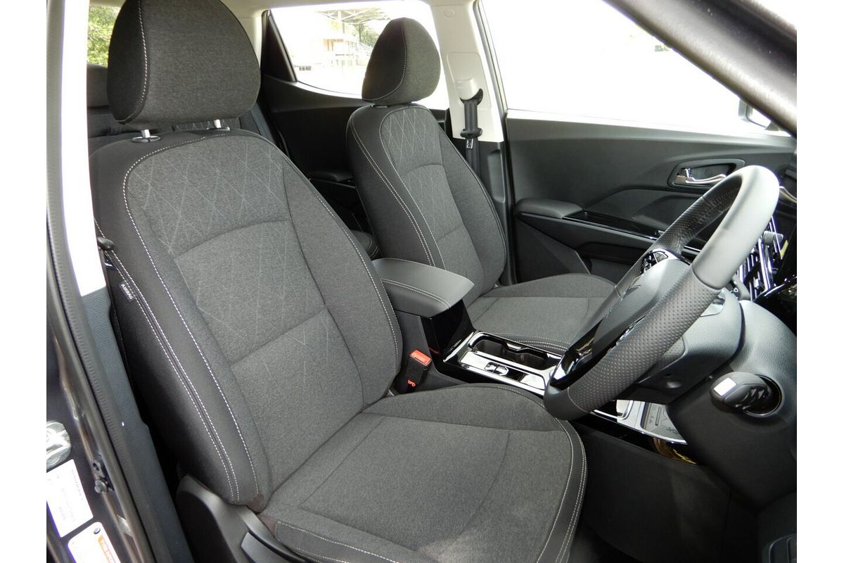 2025 Mahindra XUV 3XO AX5L