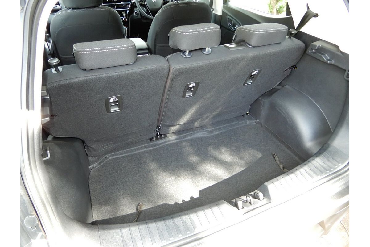 2025 Mahindra XUV 3XO AX5L