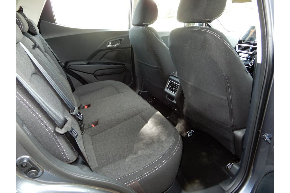 2025 Mahindra XUV 3XO AX5L