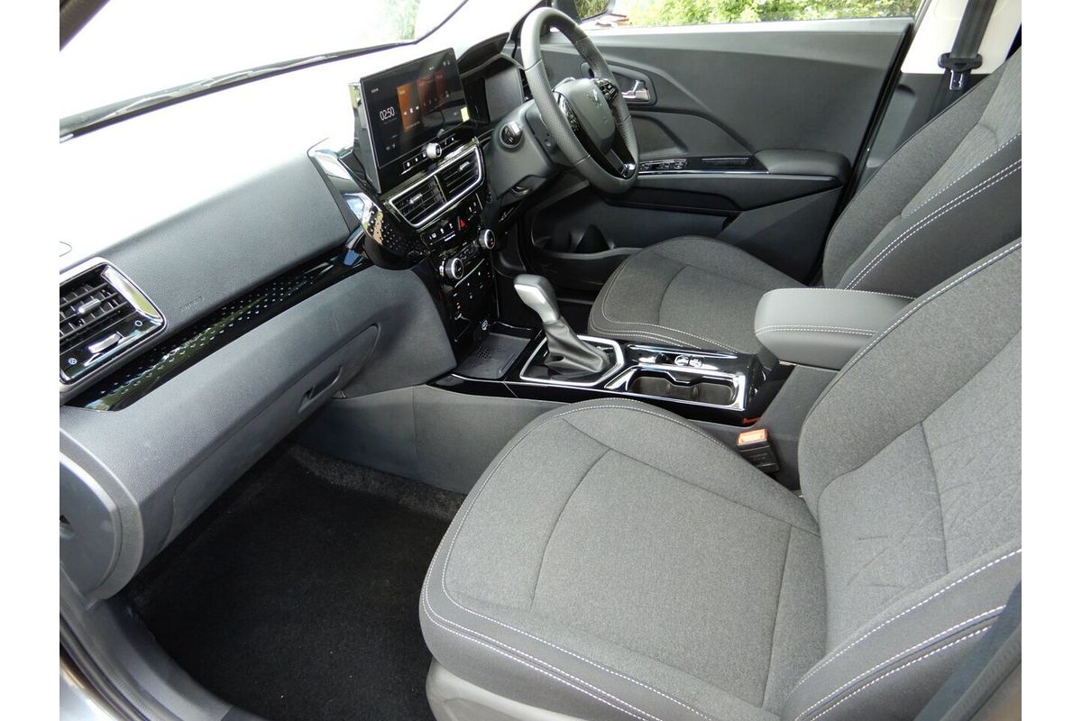 2025 Mahindra XUV 3XO AX5L