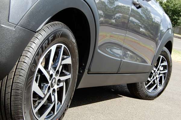 2025 Mahindra XUV 3XO AX5L