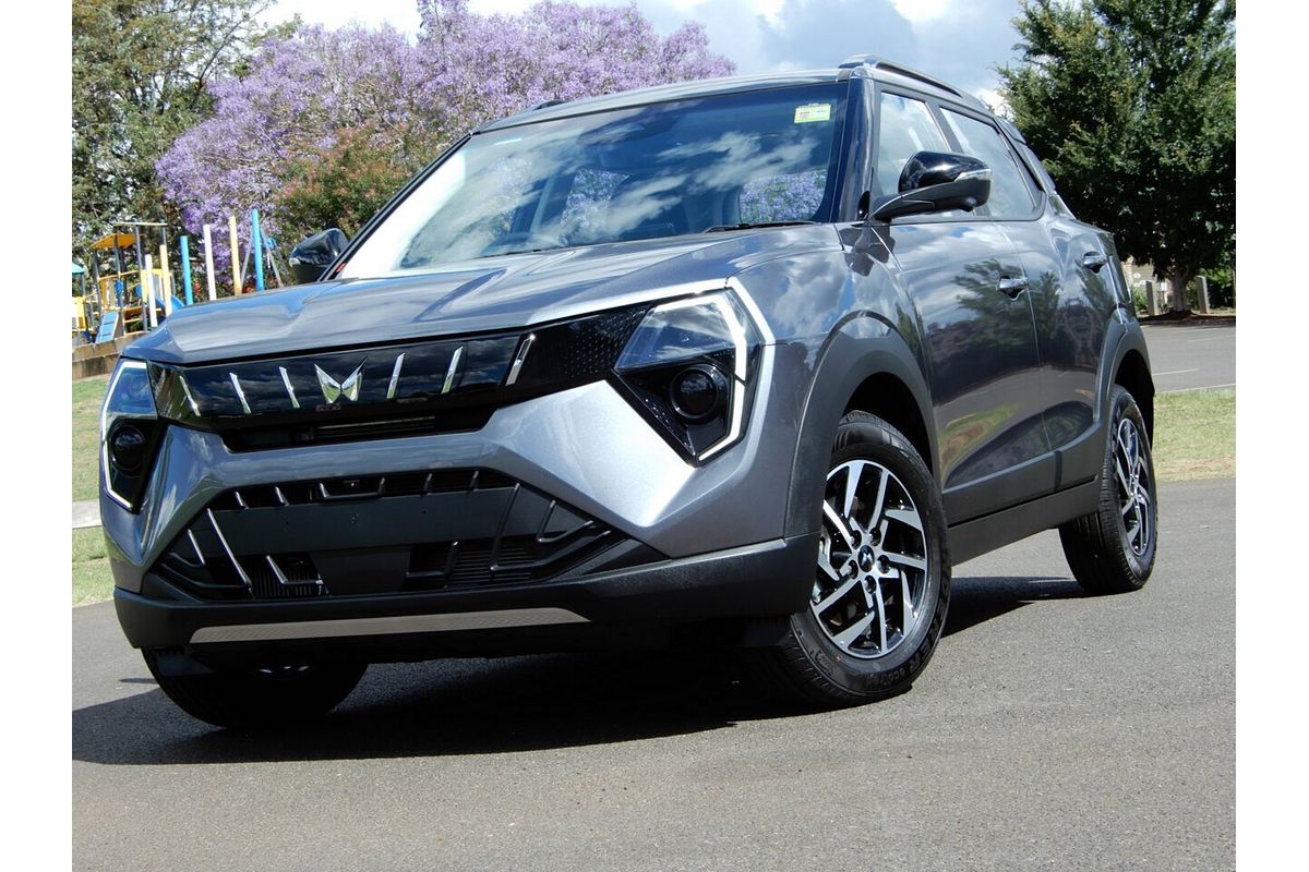 2025 Mahindra XUV 3XO AX5L
