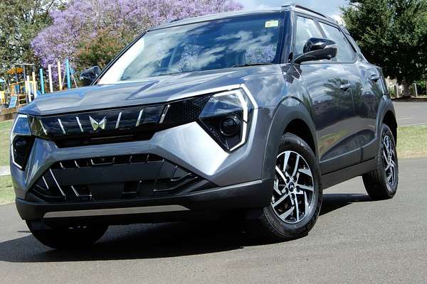 2025 Mahindra XUV 3XO AX5L