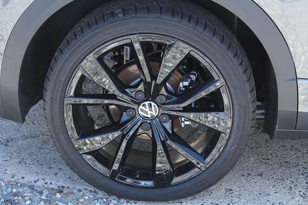 2025 Volkswagen T-Roc 140TSI R-Line D11