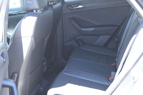 2025 Volkswagen T-Roc 140TSI R-Line D11