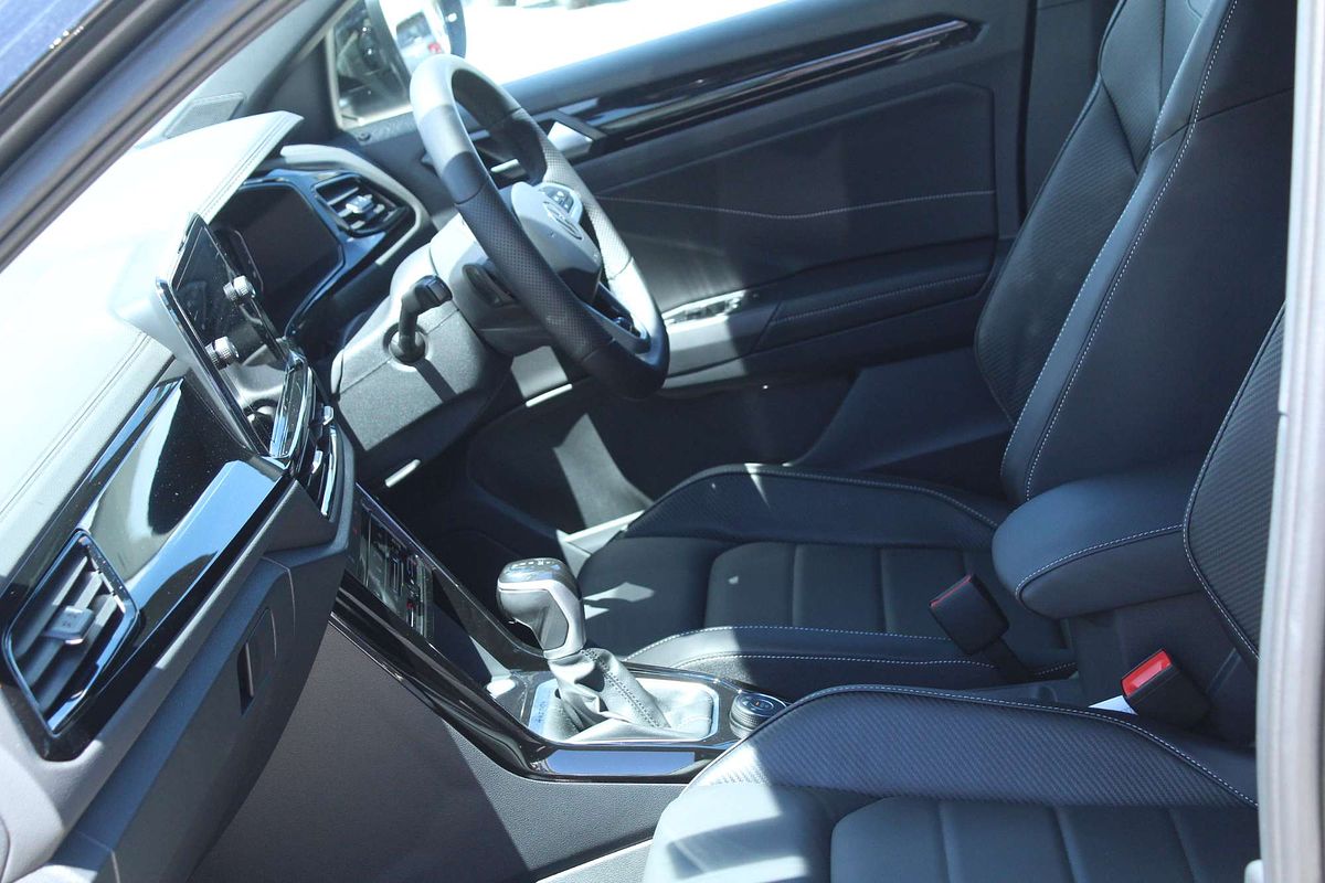 2025 Volkswagen T-Roc 140TSI R-Line D11