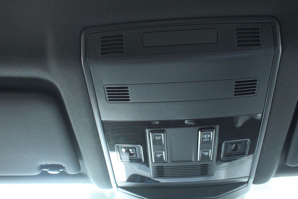 2025 Volkswagen T-Roc 140TSI R-Line D11