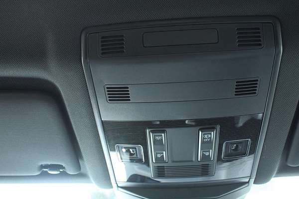 2025 Volkswagen T-Roc 140TSI R-Line D11