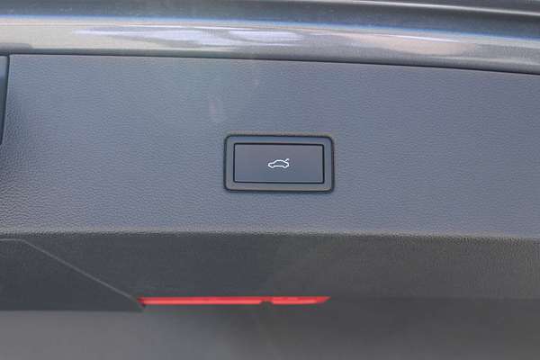 2025 Volkswagen T-Roc 140TSI R-Line D11