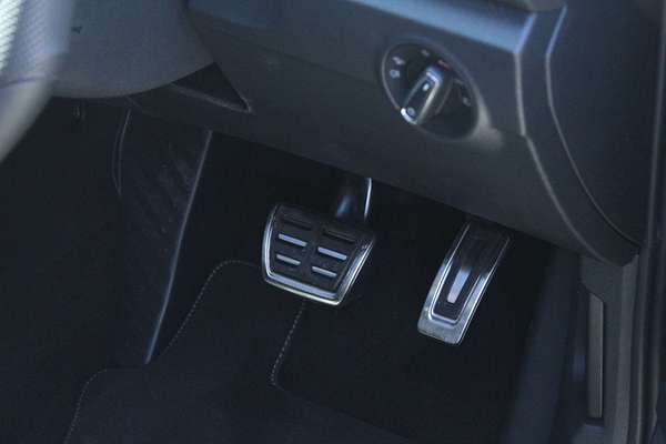 2025 Volkswagen T-Roc 140TSI R-Line D11