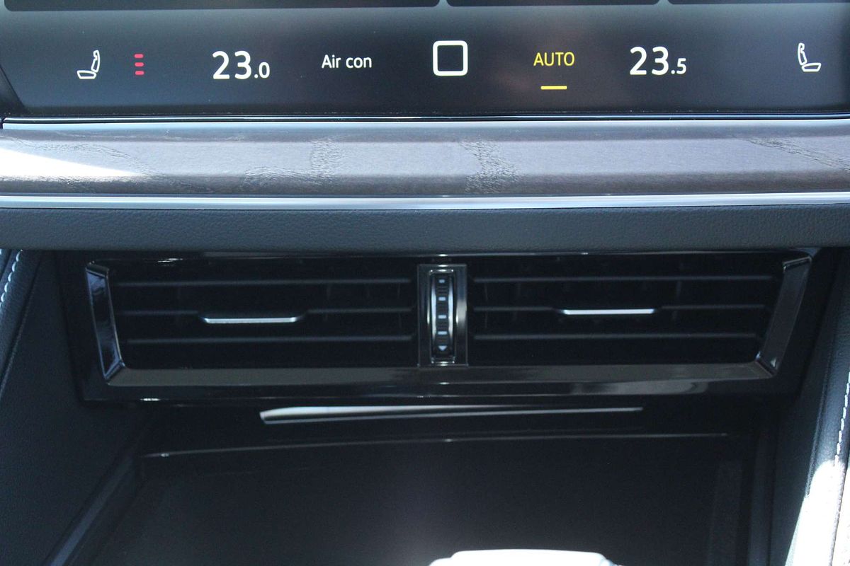 2025 Volkswagen Touareg 170TDI RC