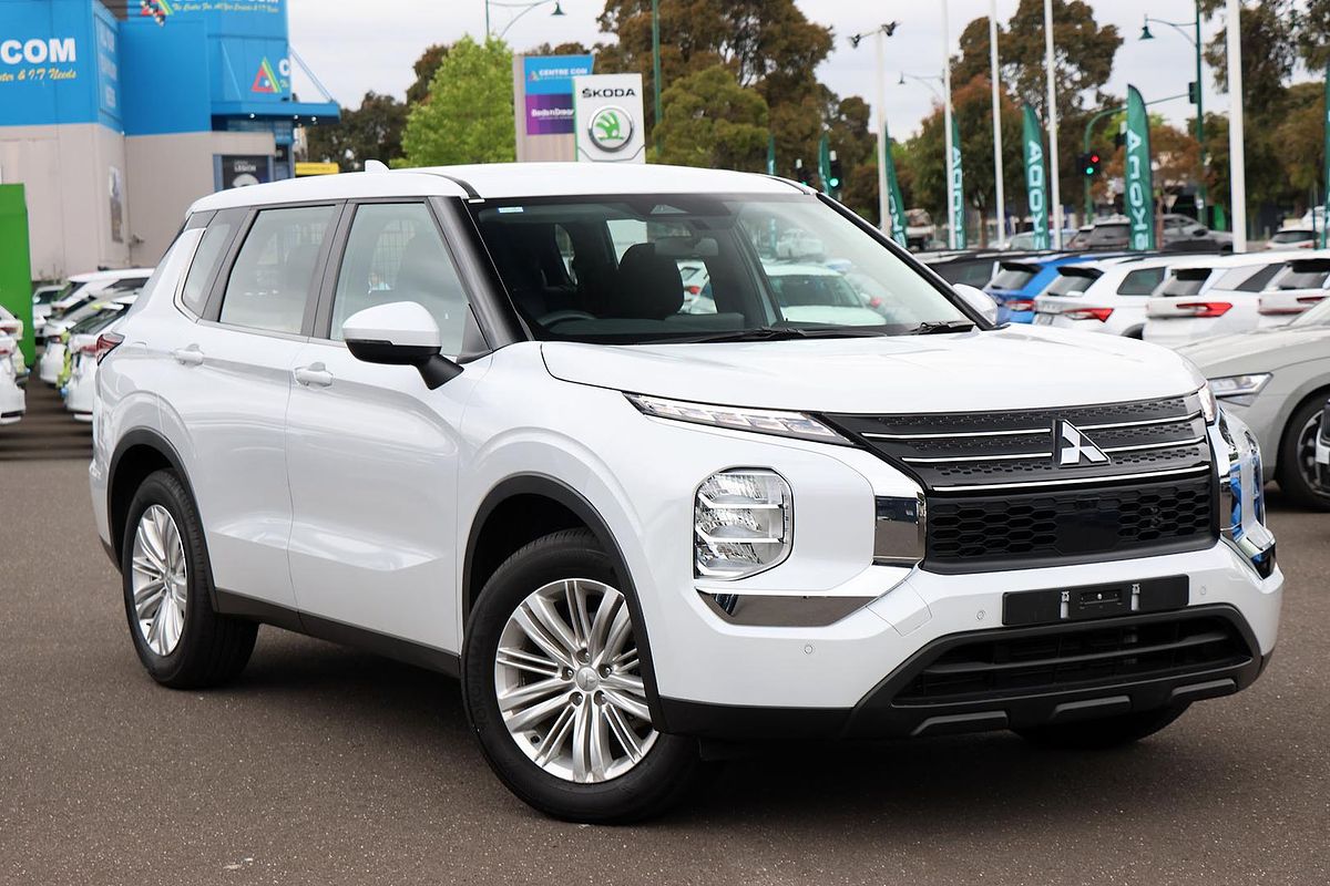 2023 Mitsubishi Outlander ES ZM