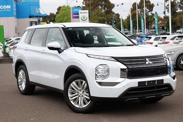 2023 Mitsubishi Outlander ES ZM