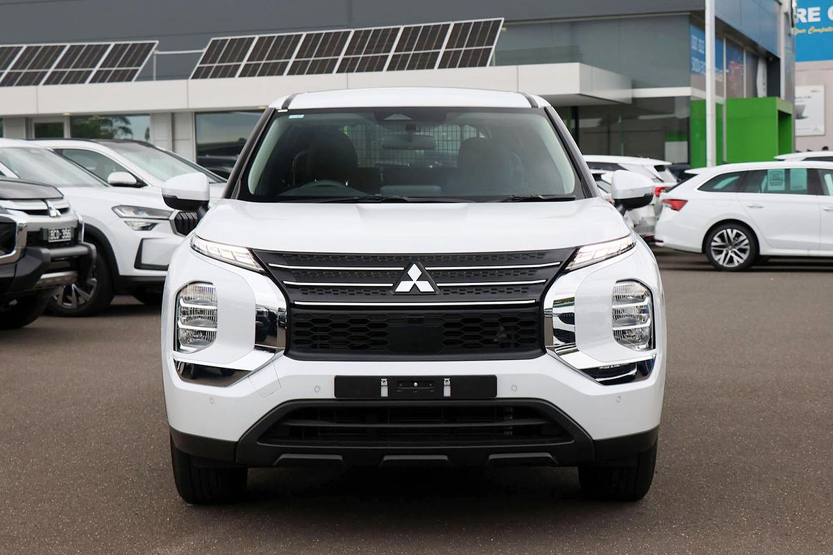 2023 Mitsubishi Outlander ES ZM