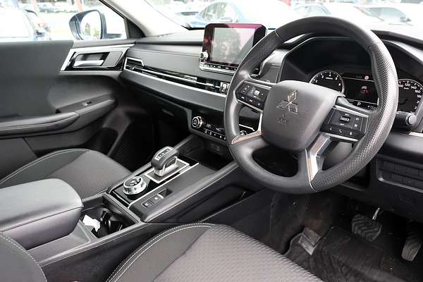 2023 Mitsubishi Outlander ES ZM