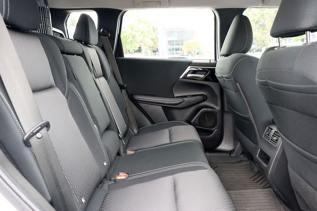 2023 Mitsubishi Outlander ES ZM