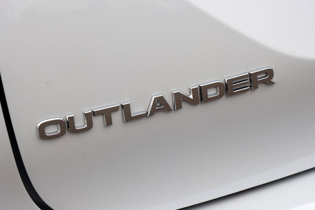2023 Mitsubishi Outlander ES ZM