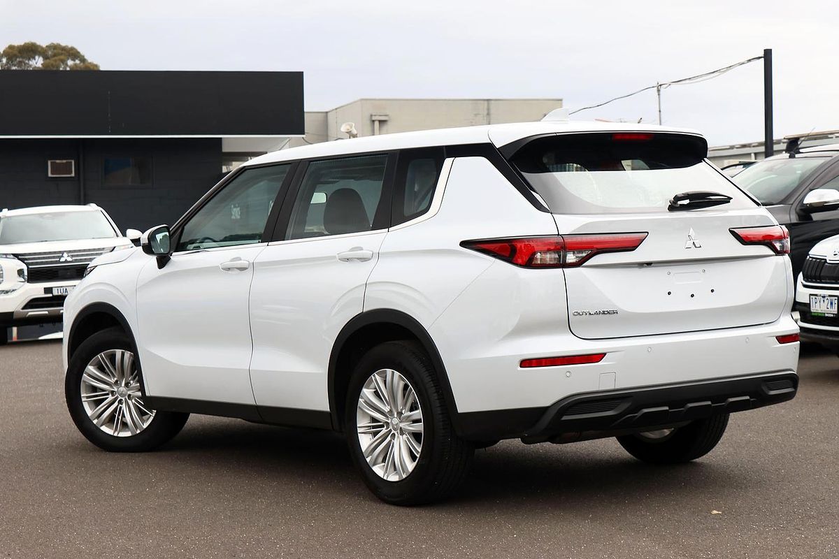 2023 Mitsubishi Outlander ES ZM