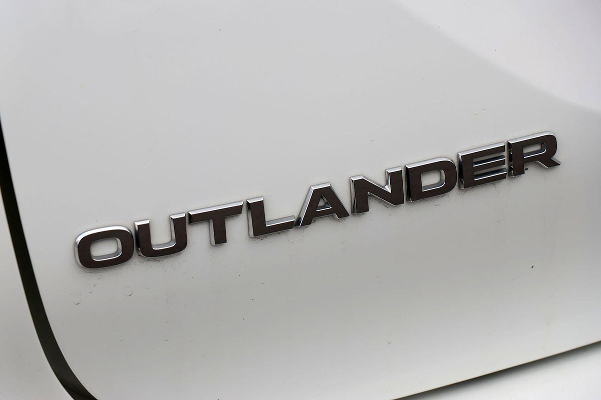 2023 Mitsubishi Outlander LS ZM