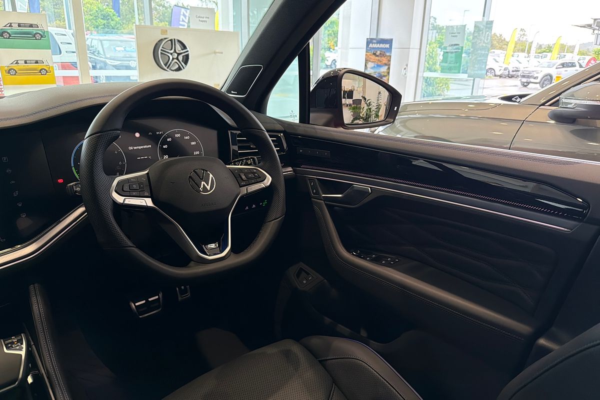 2025 Volkswagen Touareg R RC