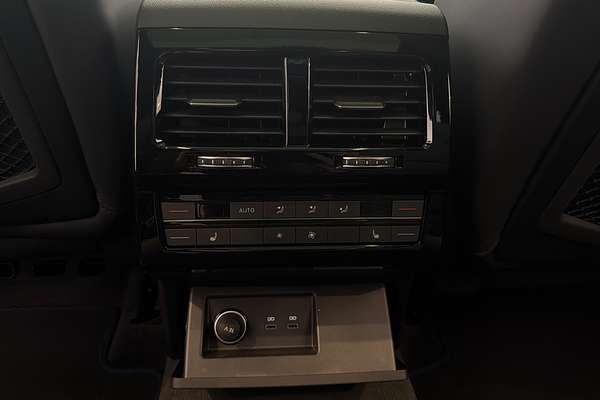 2025 Volkswagen Touareg R RC