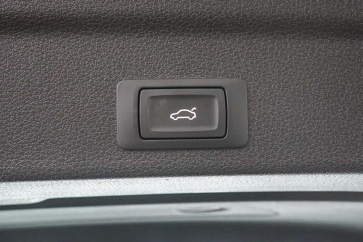 2022 Audi Q3 35 TFSI S line F3