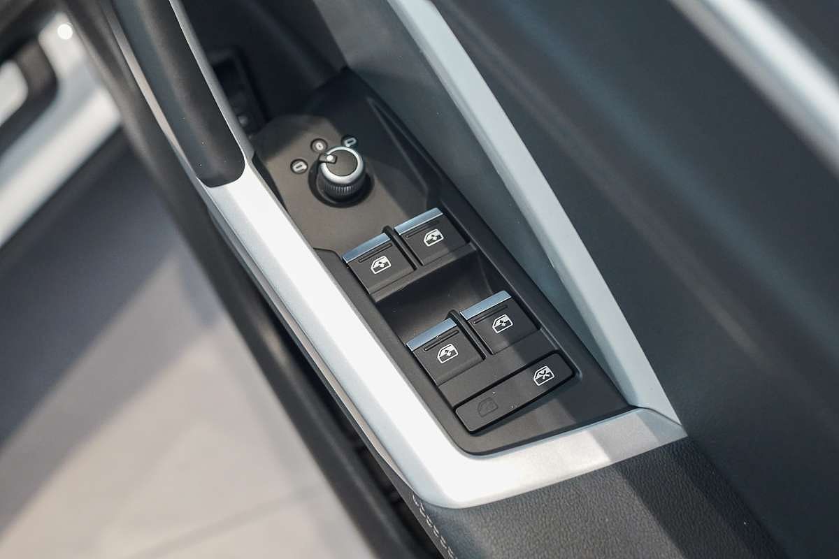 2022 Audi Q3 35 TFSI S line F3