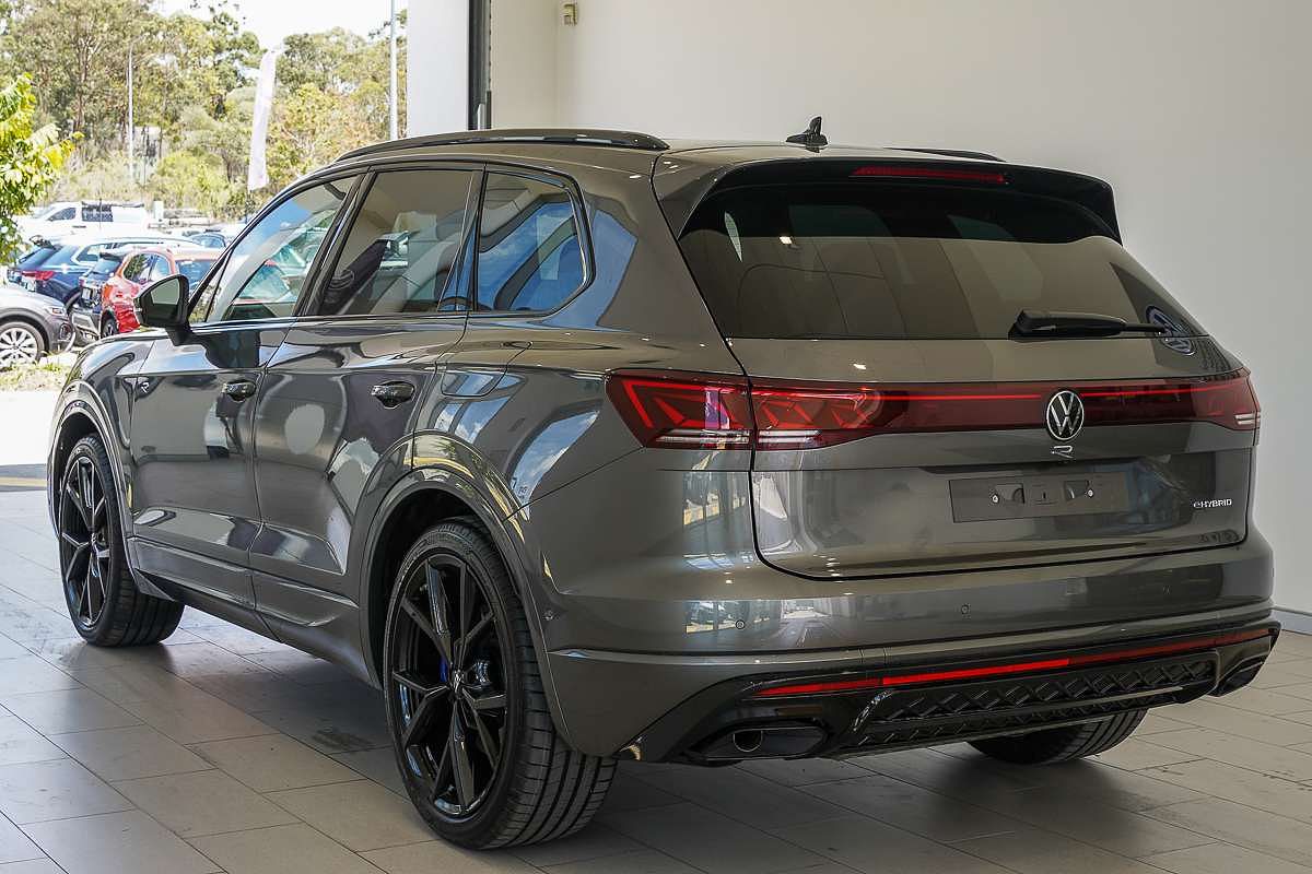 2025 Volkswagen Touareg R RC