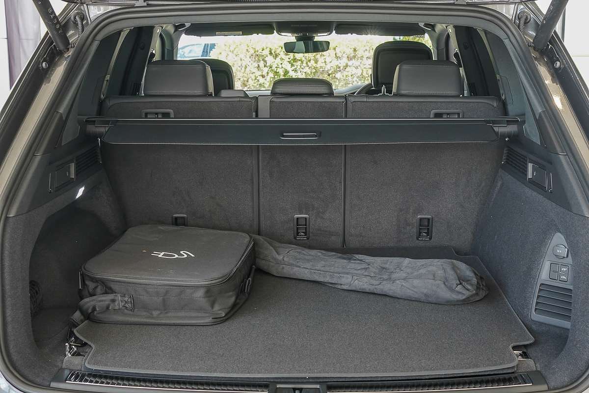 2025 Volkswagen Touareg R RC