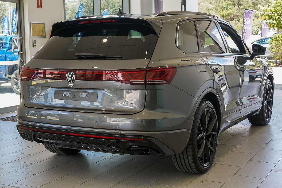 2025 Volkswagen Touareg R RC