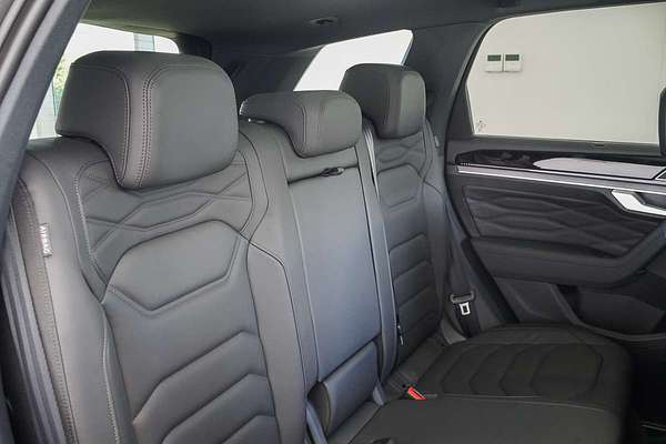 2025 Volkswagen Touareg R RC