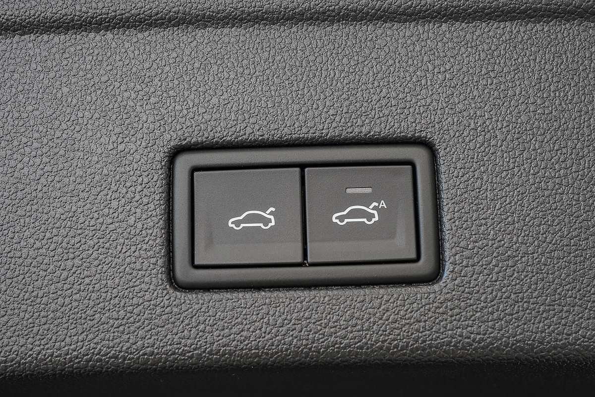 2025 Volkswagen Touareg R RC