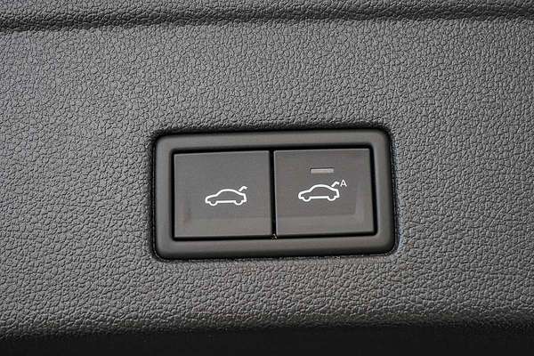 2025 Volkswagen Touareg R RC