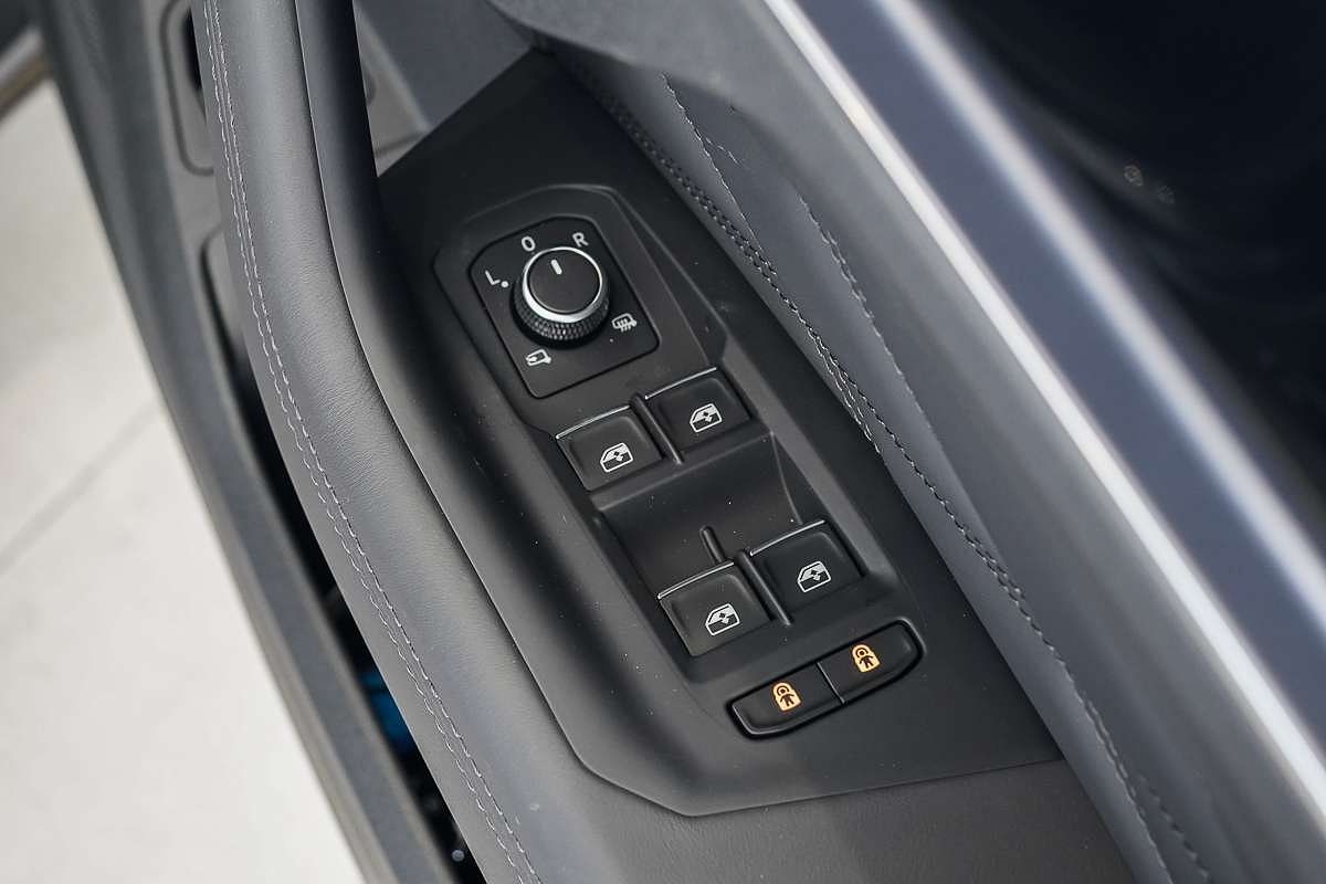 2025 Volkswagen Touareg R RC