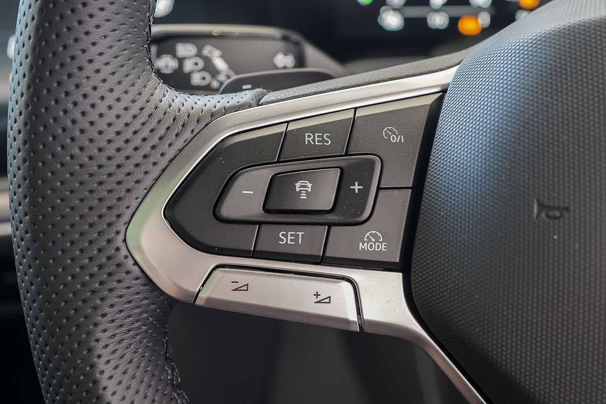 2025 Volkswagen Touareg R RC