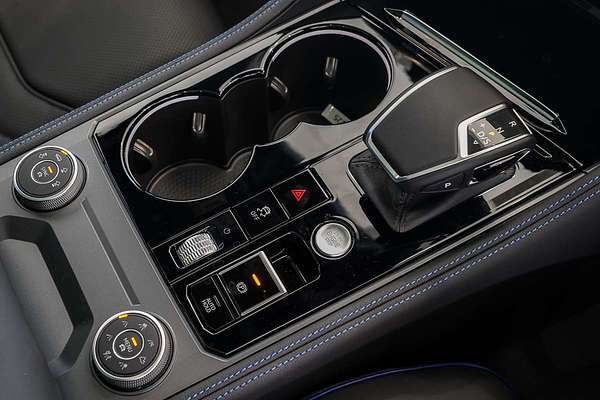 2025 Volkswagen Touareg R RC